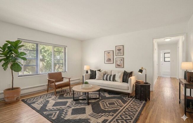 2 beds, 1 bath, 792 sqft, $1,895, Unit A212