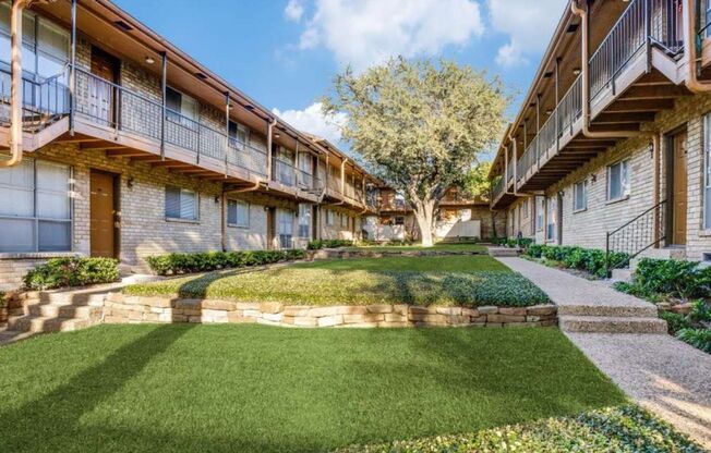 1 bed, 1 bath, 704 sqft, $1,150, Unit 156