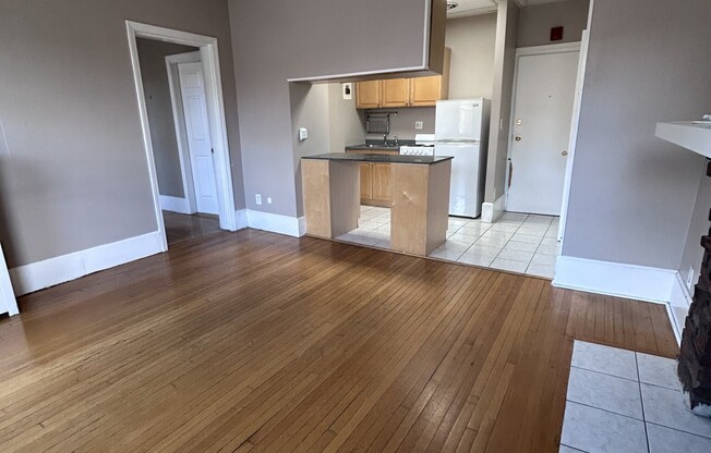 1 bed, 1 bath, $2,800, Unit 21