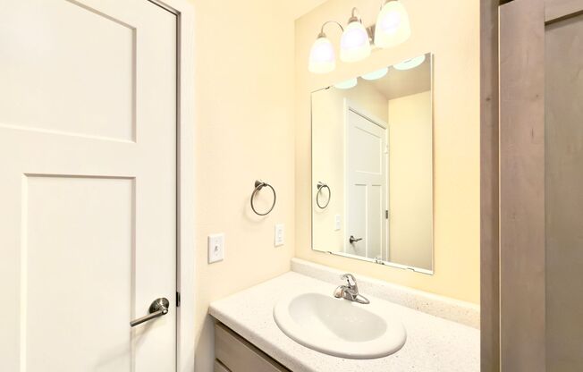 1 bed, 1 bath, 749 sqft, $1,324, Unit EC 4242-13