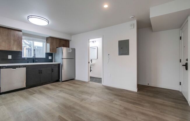 Studio, 1 bath, 230 sqft, $1,795, Unit 4820-7