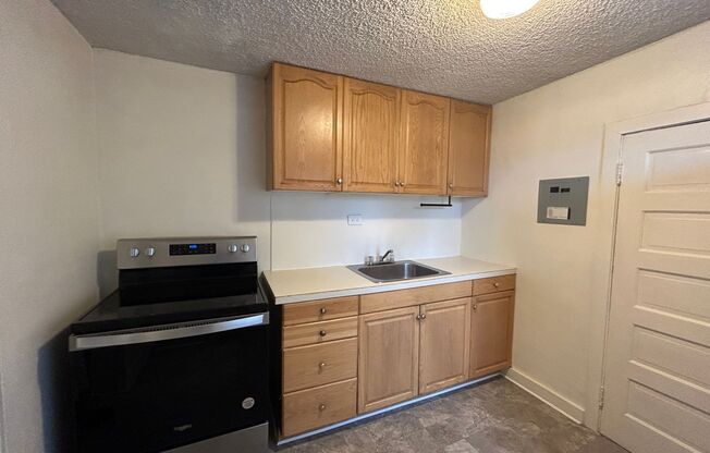 2 beds, 1 bath, 560 sqft, $1,550