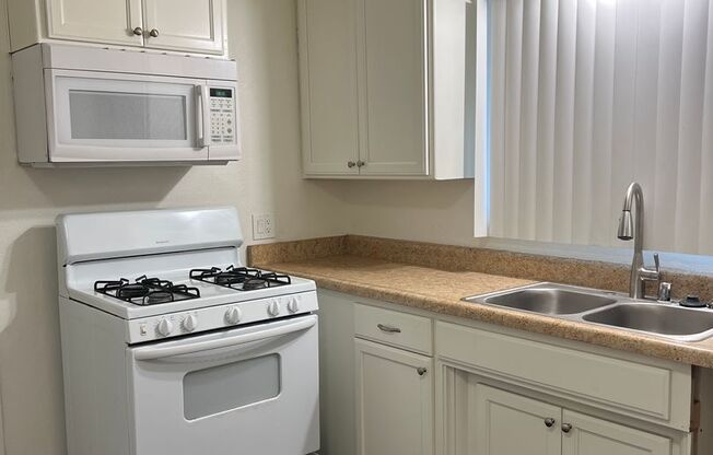 3 Bedroom House in Clairemont Mesa with 1 Car Garage