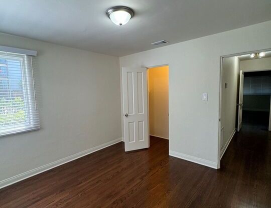 2 beds, 1 bath, 868 sqft, $2,995