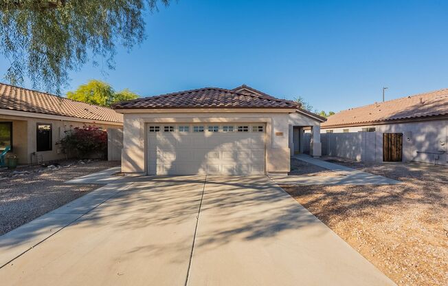 POOL! Three bedrooms in Gilbert!