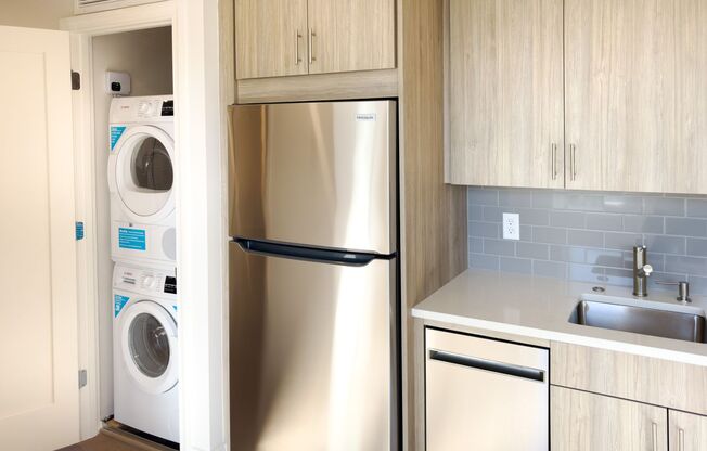 1 bed, 1 bath, $3,800, Unit 428