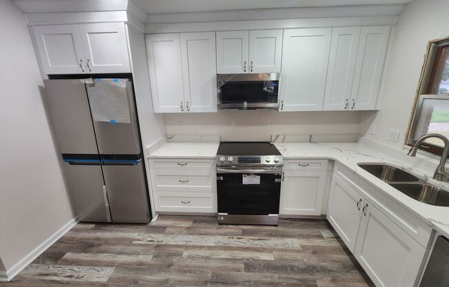 Beautifully remodeled duplex near Naval Station Norfolk!