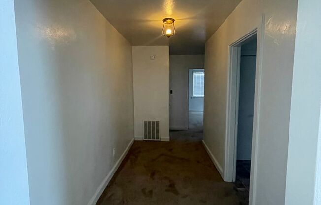 1 bed, 1 bath, 880 sqft, $975, Unit Unit 6