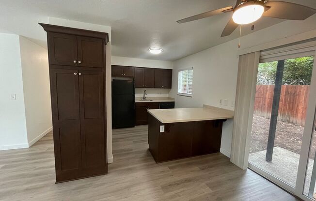 3 beds, 1 bath, 990 sqft, $1,755, Unit 60