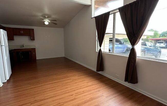 3 beds, 2 baths, 900 sqft, $2,600, Unit B