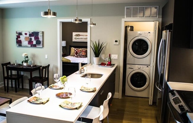 2 beds, 2 baths, 700 sqft, $3,000, Unit 507