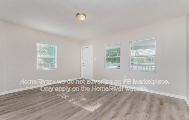 2107 W FERRIS AVE