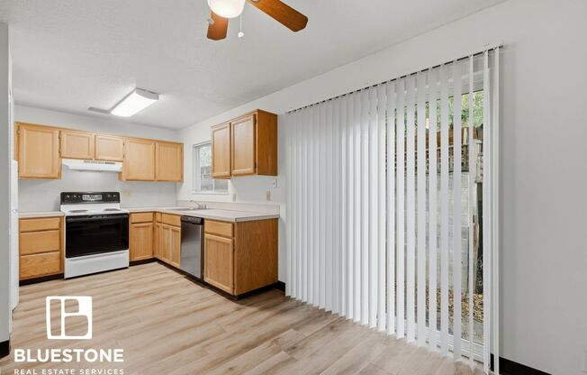 3 beds, 1 bath, 886 sqft, $1,795, Unit 19