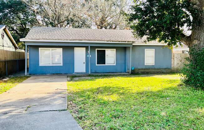 Adorable 3 Bedroom 1 Bath Home with a huge backyard!