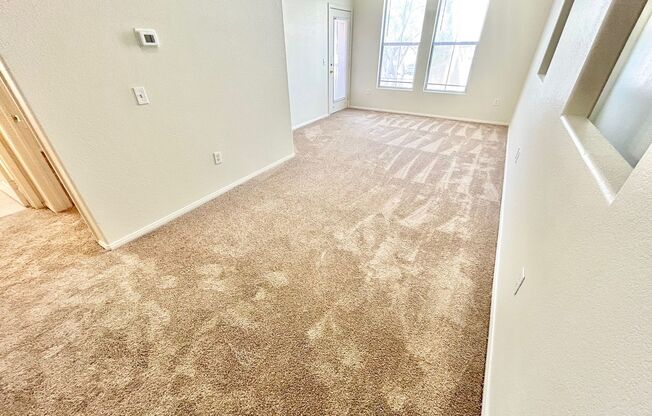 BEAUTIFUL 1 BEDROOM, 1 BATHROOM CONDO LOCATED IN A GATED COMMUNITY!