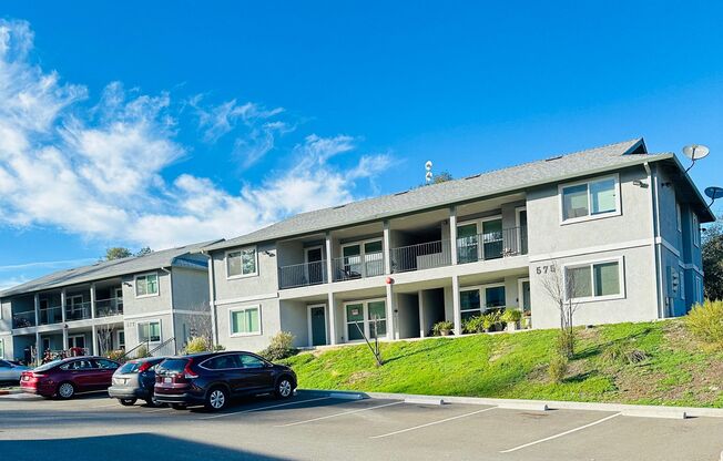 Courtside Apartments