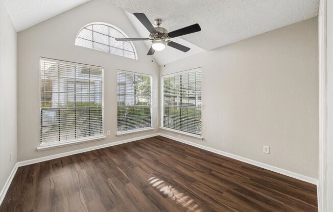 2 beds, 2 baths, 800 sqft, $1,495, Unit 1111