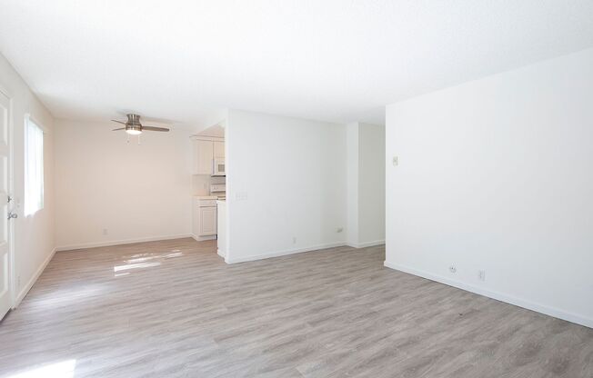 *OPEN HOUSE: 5/31 10AM-12:30PM* La Jolla 2BR with W/D and Covered Parking!
