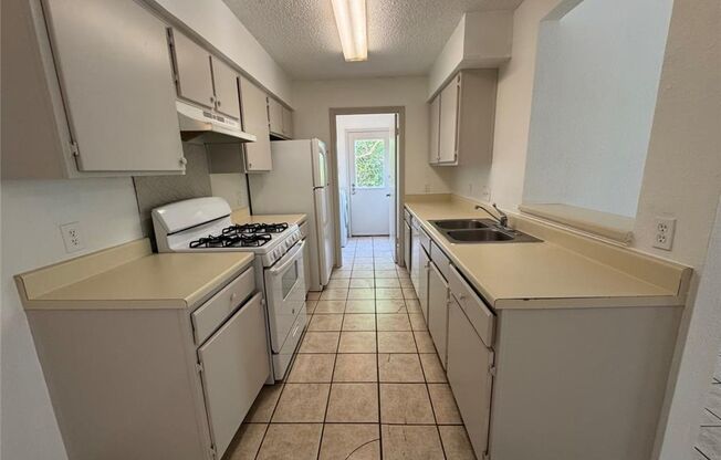 Lovely 3 Bedroom, 2 Bath Duplex in South Round Rock!