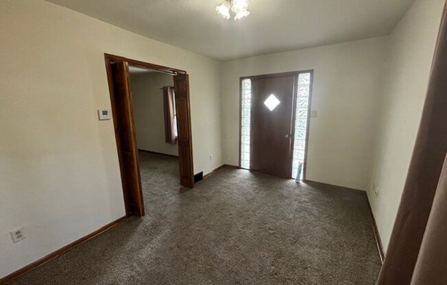 2 beds, 1 bath, $995