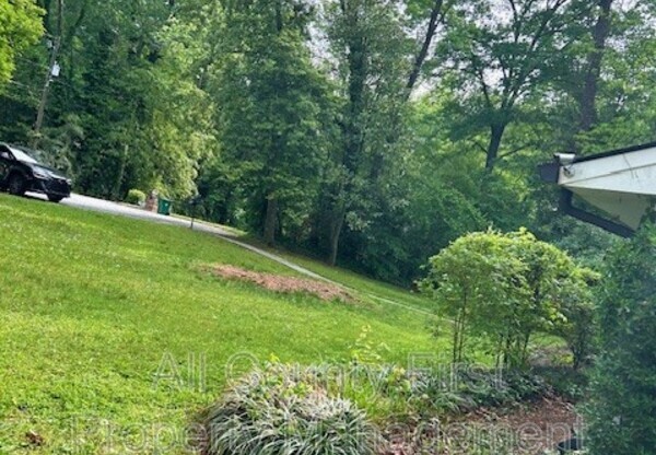 1425 RENEE DR
