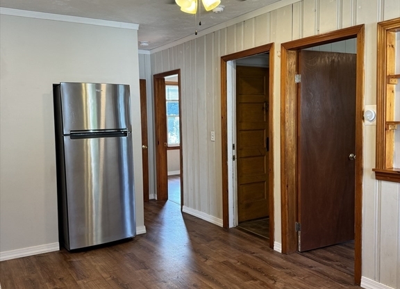 3 beds, 1 bath, $2,275, Unit 1