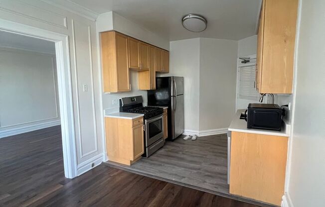 2 beds, 1 bath, 815 sqft, $1,795, Unit 1006-1