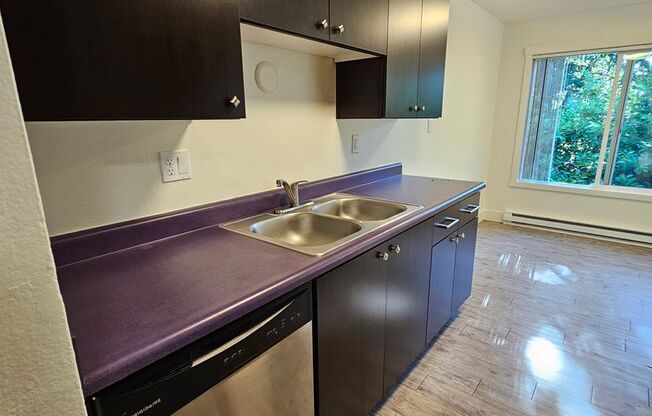 2 beds, 1 bath, 915 sqft, $1,495, Unit 40