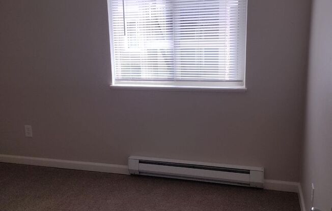 2 beds, 1 bath, 776 sqft, $1,495, Unit 052