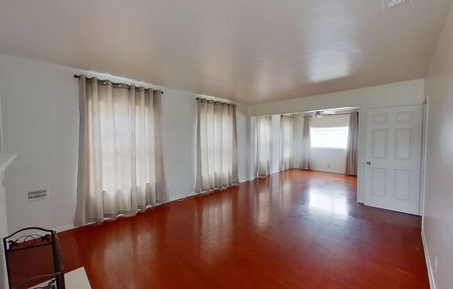 Charming 3 Bed 1 Bath House in Santa Ana!