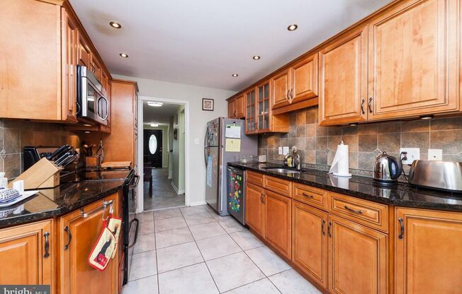 Come see what McLean has to offer you with this Beautiful end-unit townhome!!