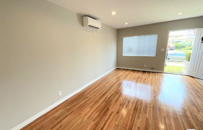 1 bed, 1 bath, 600 sqft, $2,300