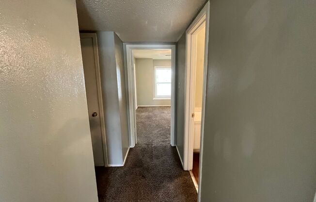 2 beds, 1.5 baths, 1,000 sqft, $750, Unit C