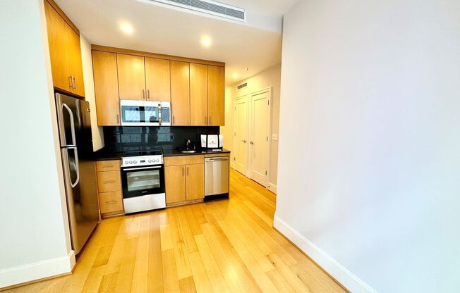 1 bed, 1 bath, $2,500, Unit 623