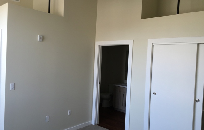 1 bed, 2 baths, 911 sqft, $1,950, Unit 512