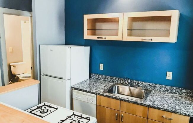 1 bed, 1 bath, 442 sqft, $999, Unit 606-24R