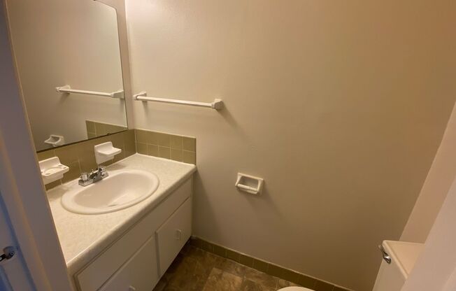 3 beds, 2.5 baths, 1,288 sqft, $1,369, Unit 04 - 410
