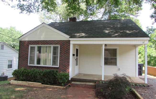 Cozy 2 Bed/1 Bath Home in Statesville - Covered Front Porch