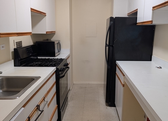 3 beds, 2 baths, 1,413 sqft, $3,500, Unit 9H