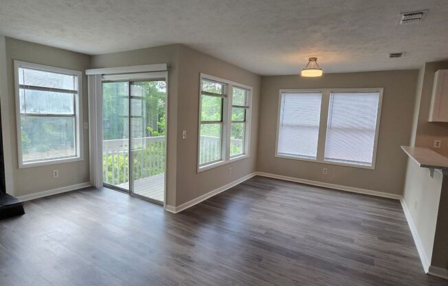 1021-6 Woodcreek ~ Stewarts Creek ~ 1ST FULL MONTH FREE