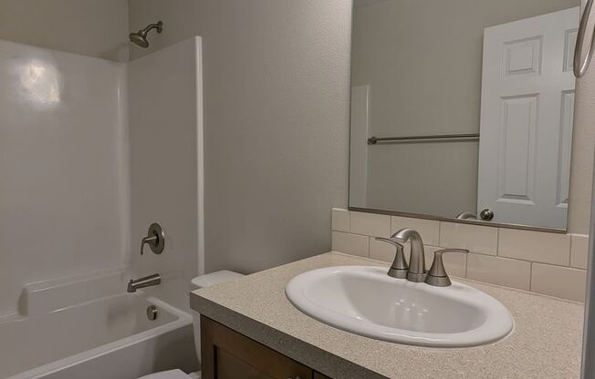 2 beds, 1 bath, $1,995, Unit Unit 1