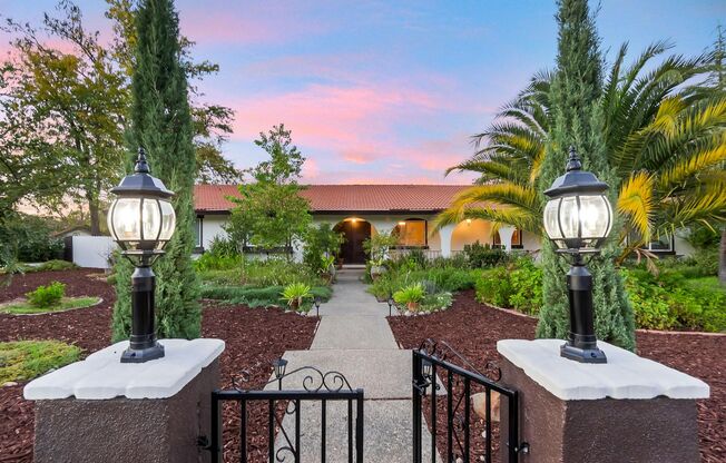 4305 WHISPERING OAKS CIR