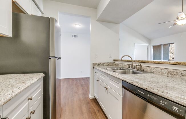 2 beds, 1 bath, $1,500, Unit #2033