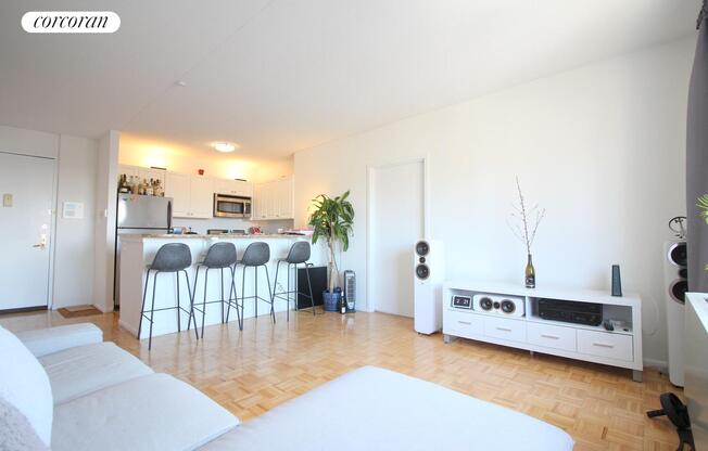 2 beds, 2 baths, $8,200, Unit 3B