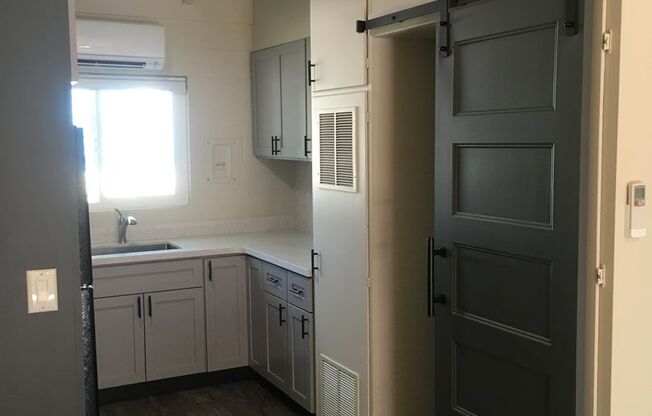 Studio, 1 bath, 380 sqft, $895, Unit 6