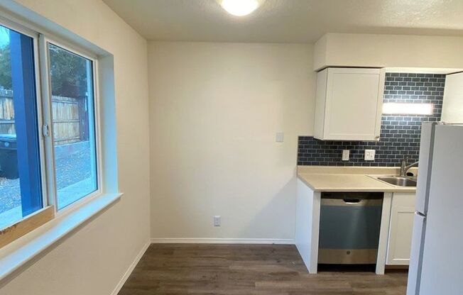 2 beds, 1 bath, 825 sqft, $1,200, Unit Unit 3