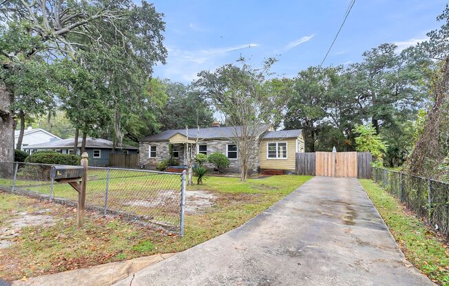 Charming Single-Family Home in Oak Forest, West Ashley