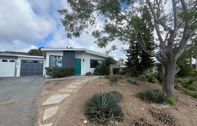 NEWLY RENOVATED 2 Bedroom Located in Encinitas! PRE-PLEASE TODAY