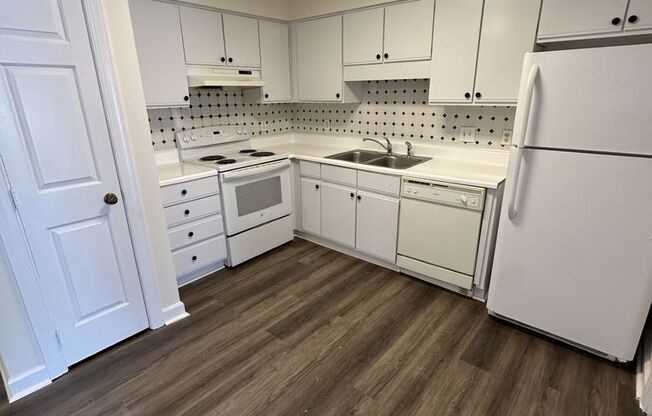 2 Bedroom 2 Bathroom Condo!