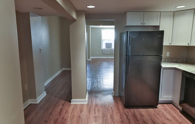 3 beds, 1 bath, $1,560